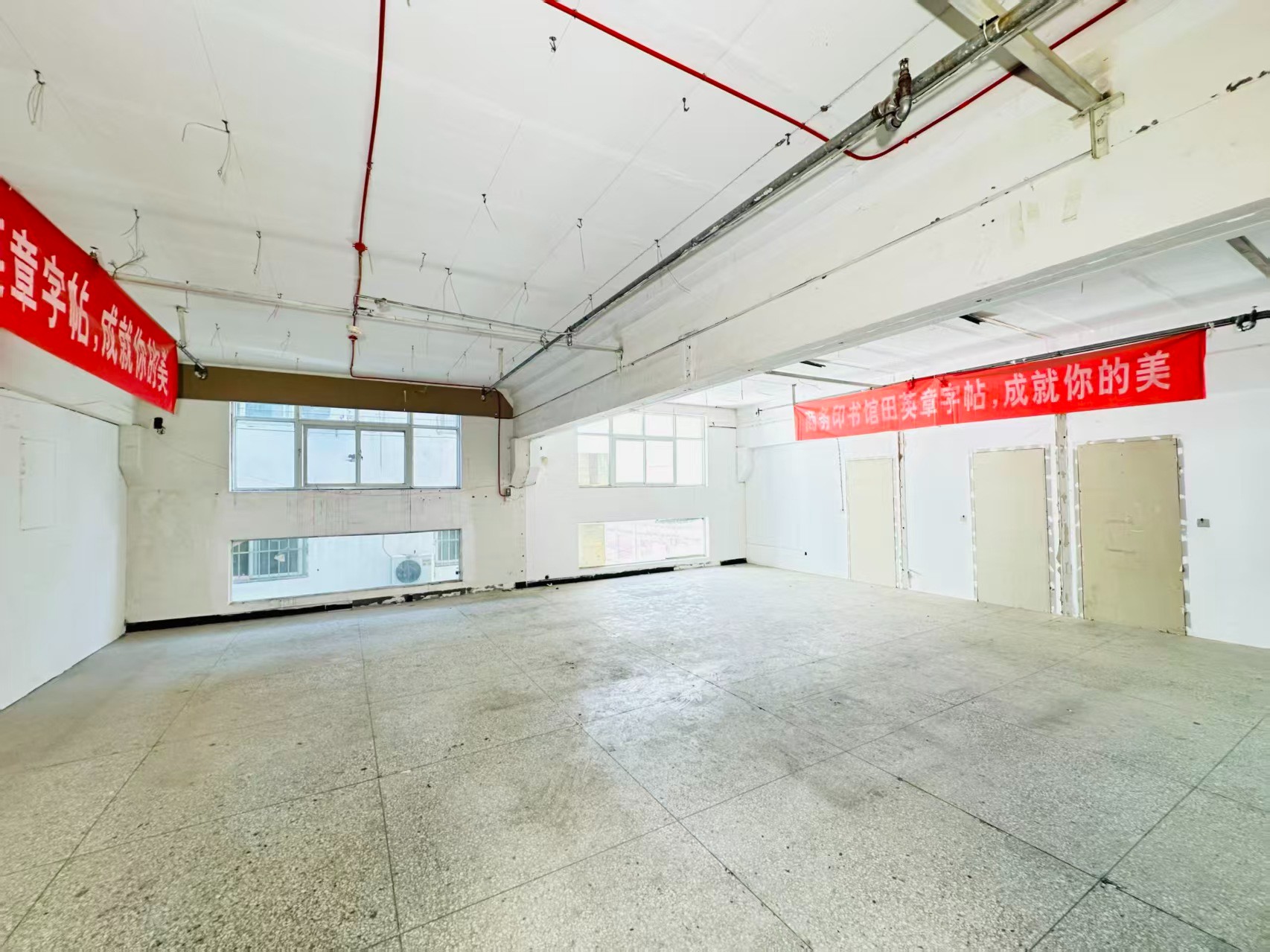 西下池永前街重点吸引人工智能应用、数字经济、电商直播、智能制造服务、软件开发、科技创新企业及创业团队入驻